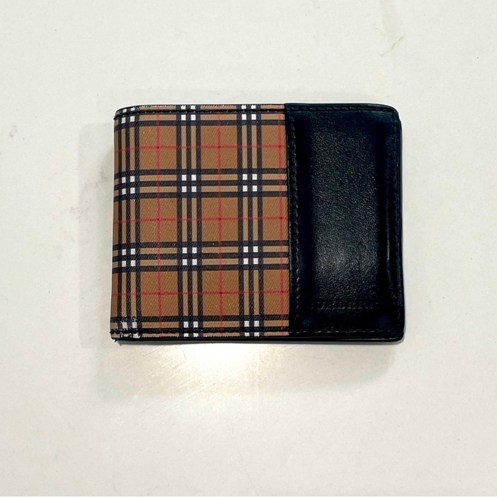 Authentic Burberry Wallet. Used item, great size.